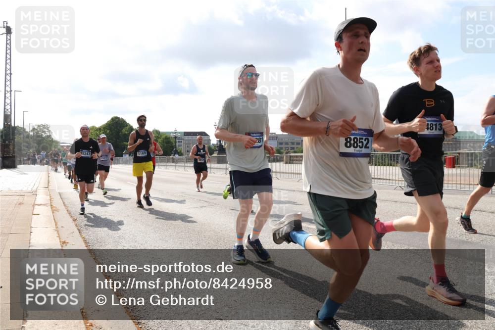 29.06.2025 - hella hamburg halbmarathon Lena Gebhardt http://msf.ph/oto/8424958 29.06.2025 09:52:27 Lombardsbrücke 15247, 15813, 1169, 3852, 281, 8852, 4813, 1057, 1139, 1169, 1220, 1312, 1353, 1415, 1468, 1512, 1604, 1631, 1763, 2189, 3305, 3618, 3697, 3852, 4497, 4565, 4871, 4915, 5007, 5011, 5047, 5231, 5336, 5477, 5690, 5987, 6373, 6550, 6705, 6711, 7067, 7185, 7191, 7432, 7451, 7710, 7865, 7961, 8564, 8852, 9348, 9444, 9547, 9659, 10493, 10741, 10796, 10978, 11062, 11495, 11679, 11779, 11821, 12046, 12438, 12772, 13403, 13614, 13728, 14257 meine-sportfotos.de