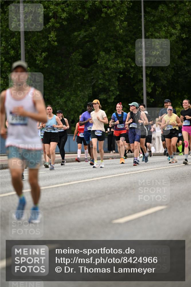 29.06.2025 - hella hamburg halbmarathon Dr. Thomas Lammeyer http://msf.ph/oto/8424966 29.06.2025 10:49:49 Kennedybrücke 1774, 1798, 2550, 2779, 2846, 2954, 3570, 3879, 3993, 4275, 4337, 4388, 5099, 5108, 5190, 5339, 5949, 6888, 7699, 7859, 7912, 8272, 8594, 9536, 10562, 10668, 10727 meine-sportfotos.de
