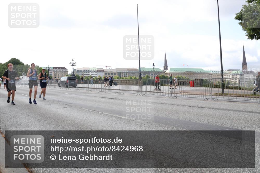 29.06.2025 - hella hamburg halbmarathon Lena Gebhardt http://msf.ph/oto/8424968 29.06.2025 10:06:23 Lombardsbrücke 15531, 6314, 1245, 1448, 1766, 1830, 1842, 3062, 4169, 4542, 4666, 4868, 5431, 5807, 5951, 6014, 6314, 6664, 7138, 7741, 8051, 8316, 9361, 9560, 10214, 10297, 10736, 10781, 10886, 12371, 13042, 13054, 13475, 13481, 13863, 14369, 14607, 14987, 15113, 15145, 15229, 15377, 15462, 15537, 15766, 15772, 15858, 16441, 16687, 16933, 17059, 17239, 17746, 18042, 18575, 18577, 18652, 18768, 18857, 18910, 18913, 18966 meine-sportfotos.de
