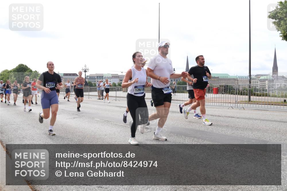 29.06.2025 - hella hamburg halbmarathon Lena Gebhardt http://msf.ph/oto/8424974 29.06.2025 10:19:15 Lombardsbrücke 5034, 1755, 12619, 12621, 509, 1332, 1349, 1708, 1718, 1755, 2017, 2096, 2311, 2589, 2781, 2795, 2802, 2812, 2895, 2993, 2995, 3026, 3105, 3118, 3631, 4718, 4722, 4845, 5034, 5035, 5080, 5098, 5178, 5264, 5266, 5323, 5429, 5449, 6194, 6249, 6413, 6477, 6482, 6542, 6736, 6939, 7051, 7143, 7252, 8537, 8575, 8761, 8778, 8780, 9252, 9270, 9272, 9549, 9652, 9756, 9757, 9856, 10037, 10039, 10124, 10129, 10467, 10816 meine-sportfotos.de