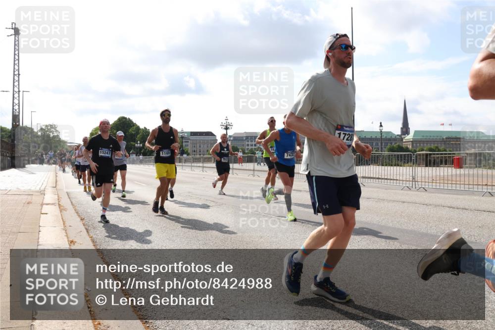 29.06.2025 - hella hamburg halbmarathon Lena Gebhardt http://msf.ph/oto/8424988 29.06.2025 09:52:27 Lombardsbrücke 15247, 1169, 3852, 7431, 1728, 1057, 1139, 1169, 1220, 1312, 1353, 1415, 1468, 1512, 1604, 1631, 1763, 2189, 3305, 3618, 3697, 3852, 4497, 4565, 4871, 4915, 5007, 5011, 5047, 5231, 5336, 5477, 5690, 5987, 6373, 6550, 6705, 6711, 7067, 7185, 7191, 7432, 7451, 7710, 7865, 7961, 8564, 8852, 9348, 9444, 9547, 9659, 10493, 10741, 10796, 10978, 11062, 11495, 11679, 11779, 11821, 12046, 12438, 12772, 13403, 13614, 13728, 14257 meine-sportfotos.de