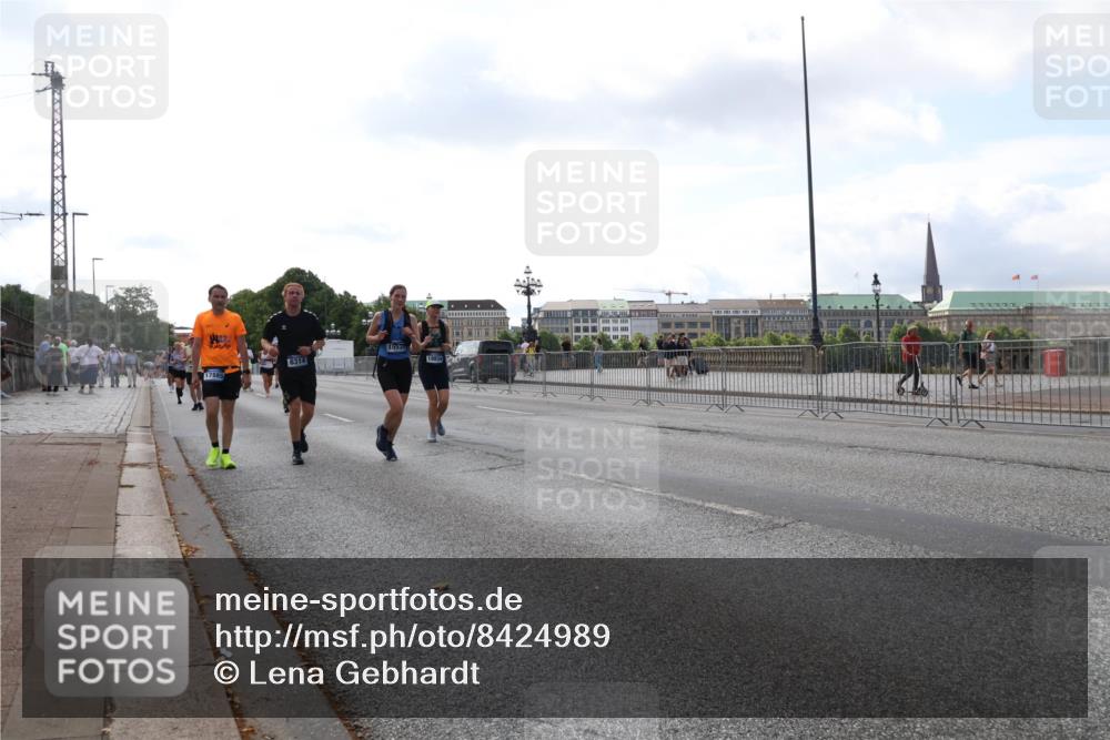 29.06.2025 - hella hamburg halbmarathon Lena Gebhardt http://msf.ph/oto/8424989 29.06.2025 10:06:23 Lombardsbrücke 1553, 6314, 18834, 17885, 1245, 1448, 1766, 1830, 1842, 3062, 4169, 4542, 4666, 4868, 5431, 5807, 5951, 6014, 6314, 6664, 7138, 7741, 8051, 8316, 9361, 9560, 10214, 10297, 10736, 10781, 10886, 12371, 13042, 13054, 13475, 13481, 13863, 14369, 14607, 14987, 15113, 15145, 15229, 15377, 15462, 15537, 15766, 15772, 15858, 16441, 16687, 16933, 17059, 17239, 17746, 18042, 18575, 18577, 18652, 18768, 18857, 18910, 18913, 18966 meine-sportfotos.de