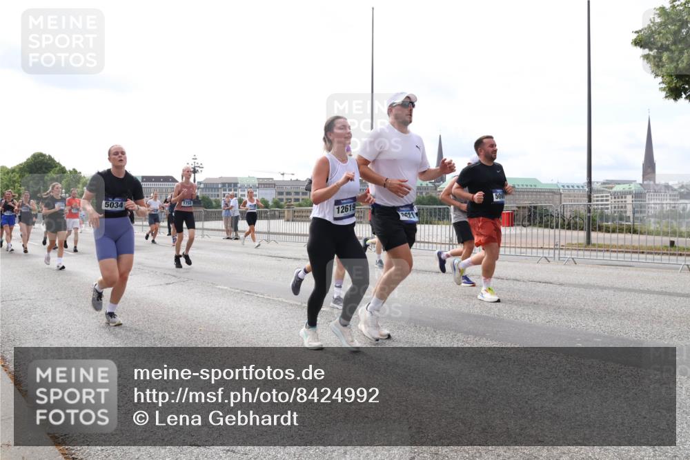 29.06.2025 - hella hamburg halbmarathon Lena Gebhardt http://msf.ph/oto/8424992 29.06.2025 10:19:15 Lombardsbrücke 5034, 1755, 12619, 21, 1332, 1349, 1708, 1718, 1755, 2017, 2096, 2311, 2589, 2781, 2795, 2802, 2812, 2895, 2993, 2995, 3026, 3105, 3118, 3631, 4718, 4722, 4845, 5034, 5035, 5080, 5098, 5178, 5264, 5266, 5323, 5429, 5449, 6194, 6249, 6413, 6477, 6482, 6542, 6736, 6939, 7051, 7143, 7252, 8537, 8575, 8761, 8778, 8780, 9252, 9270, 9272, 9549, 9652, 9756, 9757, 9856, 10037, 10039, 10124, 10129, 10467, 10816 meine-sportfotos.de