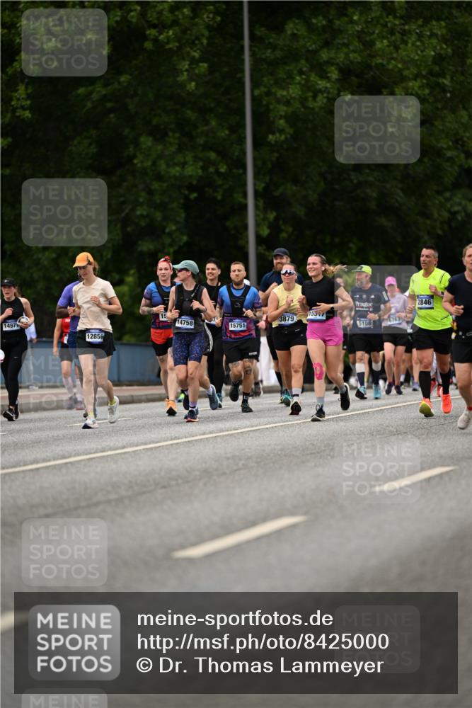 29.06.2025 - hella hamburg halbmarathon Dr. Thomas Lammeyer http://msf.ph/oto/8425000 29.06.2025 10:49:50 Kennedybrücke 1774, 2550, 2779, 2846, 2954, 3570, 3879, 3993, 4275, 4337, 4388, 4820, 5099, 5108, 5190, 5339, 5949, 6888, 7699, 7859, 7912, 8272, 8594, 9536, 10562, 10668, 10727, 11332 meine-sportfotos.de