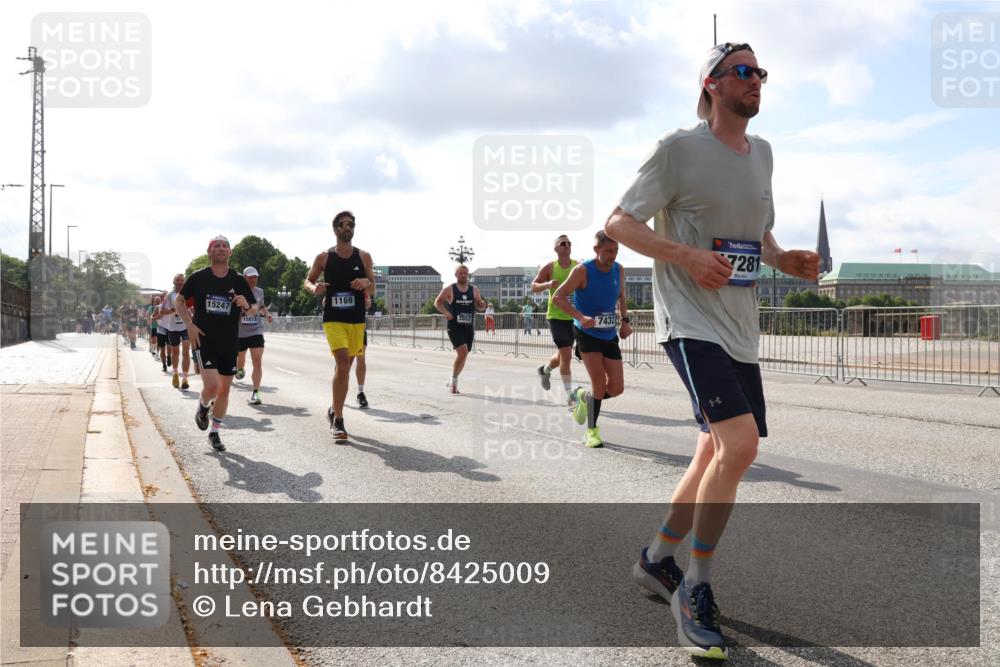 29.06.2025 - hella hamburg halbmarathon Lena Gebhardt http://msf.ph/oto/8425009 29.06.2025 09:52:27 Lombardsbrücke 15247, 15813, 1169, 7432, 7281, 1057, 1139, 1169, 1220, 1312, 1353, 1415, 1468, 1512, 1604, 1631, 1763, 2189, 3305, 3618, 3697, 3852, 4497, 4565, 4871, 4915, 5007, 5011, 5047, 5231, 5336, 5477, 5690, 5987, 6373, 6550, 6705, 6711, 7067, 7185, 7191, 7432, 7451, 7710, 7865, 7961, 8564, 8852, 9348, 9444, 9547, 9659, 10493, 10741, 10796, 10978, 11062, 11495, 11679, 11779, 11821, 12046, 12438, 12772, 13403, 13614, 13728, 14257 meine-sportfotos.de