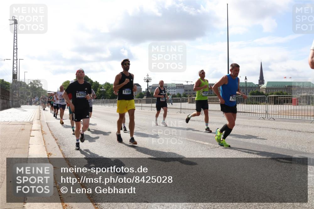 29.06.2025 - hella hamburg halbmarathon Lena Gebhardt http://msf.ph/oto/8425028 29.06.2025 09:52:27 Lombardsbrücke 15247, 1169, 17391, 14257, 1057, 1139, 1169, 1220, 1312, 1353, 1415, 1468, 1512, 1604, 1631, 1763, 2189, 3305, 3618, 3697, 3852, 4497, 4565, 4871, 4915, 5007, 5011, 5047, 5231, 5336, 5477, 5690, 5987, 6373, 6550, 6705, 6711, 7067, 7185, 7191, 7432, 7451, 7710, 7865, 7961, 8564, 8852, 9348, 9444, 9547, 9659, 10493, 10741, 10796, 10978, 11062, 11495, 11679, 11779, 11821, 12046, 12438, 12772, 13403, 13614, 13728, 14257 meine-sportfotos.de