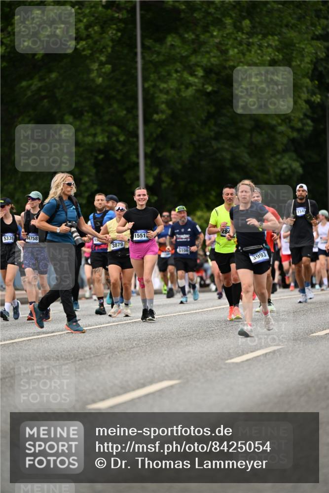 29.06.2025 - hella hamburg halbmarathon Dr. Thomas Lammeyer http://msf.ph/oto/8425054 29.06.2025 10:49:52 Kennedybrücke 1774, 2550, 2779, 2846, 2954, 3570, 3879, 3993, 4275, 4337, 4820, 5099, 5108, 5190, 5339, 5703, 5949, 6763, 7699, 7859, 7912, 8272, 8594, 9536, 10562, 10668, 10727, 11332 meine-sportfotos.de