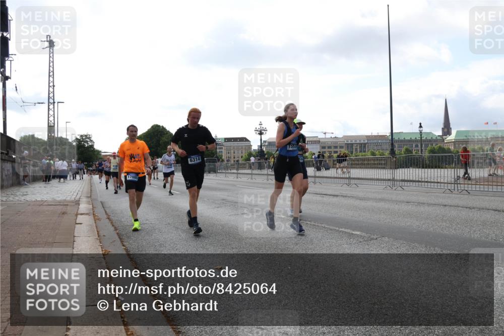 29.06.2025 - hella hamburg halbmarathon Lena Gebhardt http://msf.ph/oto/8425064 29.06.2025 10:06:24 Lombardsbrücke 42, 17885, 6314, 1245, 1448, 1766, 1842, 3062, 4169, 4542, 4666, 4868, 5431, 5807, 5951, 6014, 6314, 6664, 7138, 7741, 8051, 8290, 8316, 9361, 9560, 10214, 10297, 10736, 10781, 10886, 12371, 13042, 13054, 13475, 13481, 13863, 14369, 14607, 14987, 15113, 15145, 15229, 15377, 15462, 15537, 15766, 15772, 15858, 16441, 16687, 16933, 17059, 17239, 17746, 18042, 18575, 18577, 18652, 18768, 18828, 18857, 18910, 18913, 18966 meine-sportfotos.de