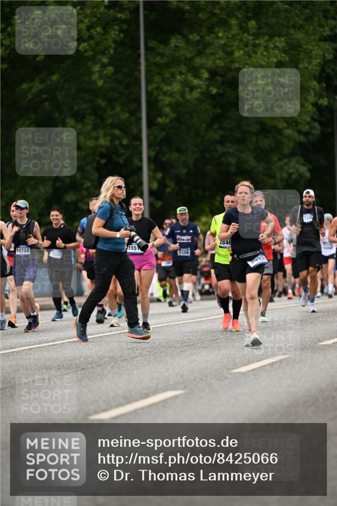 29.06.2025 - hella hamburg halbmarathon Dr. Thomas Lammeyer http://msf.ph/oto/8425066 29.06.2025 10:49:52 Kennedybrücke 1774, 2550, 2779, 2846, 2954, 3570, 3879, 3993, 4275, 4337, 4820, 5099, 5108, 5190, 5339, 5703, 5949, 6763, 7699, 7859, 7912, 8272, 8594, 9536, 10562, 10668, 10727, 11332 meine-sportfotos.de