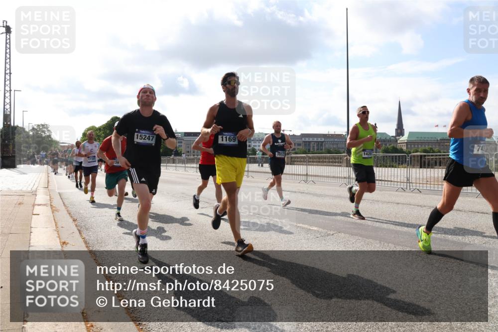 29.06.2025 - hella hamburg halbmarathon Lena Gebhardt http://msf.ph/oto/8425075 29.06.2025 09:52:28 Lombardsbrücke 15247, 1169, 1057, 1139, 1169, 1220, 1353, 1415, 1468, 1512, 1604, 1613, 1631, 1763, 2189, 3109, 3124, 3305, 3618, 3697, 3852, 4497, 4565, 4871, 4915, 5007, 5011, 5047, 5231, 5336, 5477, 5690, 5987, 6373, 6550, 6705, 6711, 7067, 7185, 7191, 7432, 7451, 7710, 7865, 7961, 8564, 8852, 9348, 9444, 9547, 9659, 10493, 10741, 10796, 10978, 11062, 11495, 11679, 11779, 11821, 12046, 12438, 12772, 13403, 13614, 13728, 14257 meine-sportfotos.de