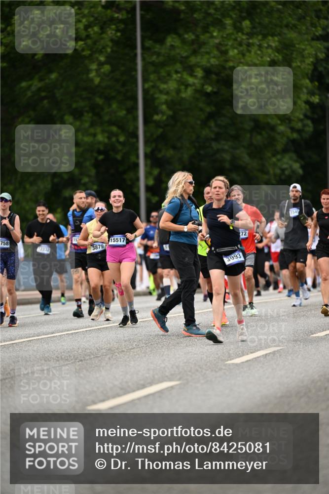 29.06.2025 - hella hamburg halbmarathon Dr. Thomas Lammeyer http://msf.ph/oto/8425081 29.06.2025 10:49:53 Kennedybrücke 1085, 1774, 2550, 2779, 2846, 2954, 3357, 3377, 3570, 3879, 3993, 4275, 4337, 4820, 5099, 5108, 5190, 5339, 5703, 5949, 6763, 7699, 7859, 7912, 8272, 8594, 9536, 10562, 10727, 11119, 11332 meine-sportfotos.de