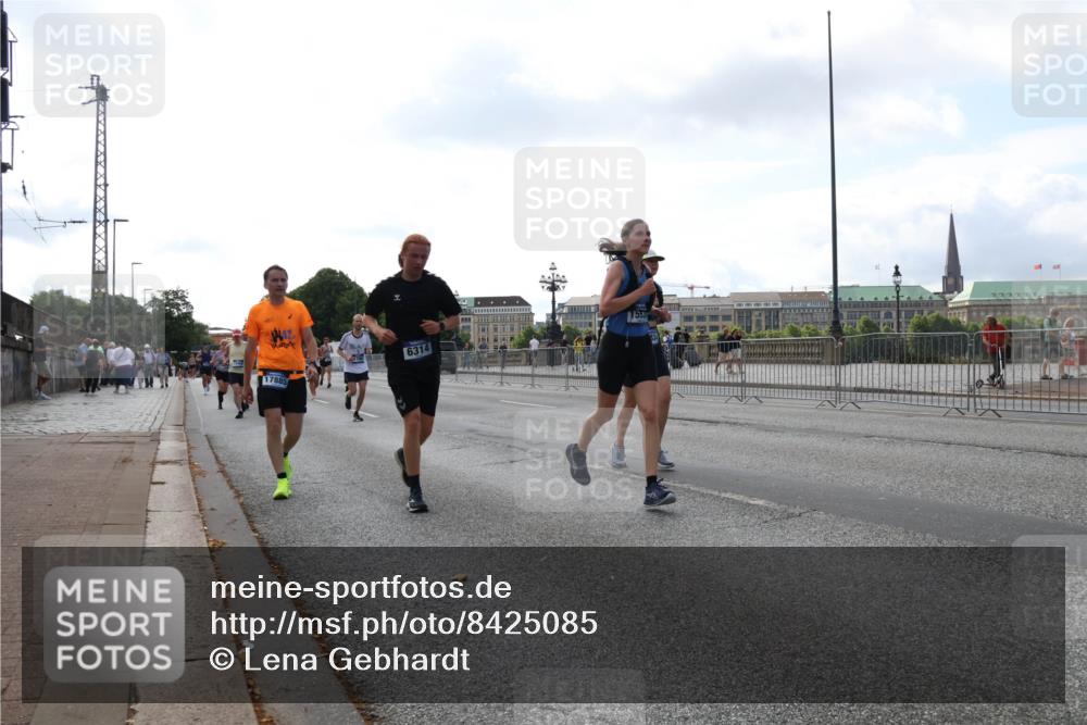 29.06.2025 - hella hamburg halbmarathon Lena Gebhardt http://msf.ph/oto/8425085 29.06.2025 10:06:24 Lombardsbrücke 42, 17885, 6314, 533, 1245, 1448, 1766, 1842, 3062, 4169, 4542, 4666, 4868, 5431, 5807, 5951, 6014, 6314, 6664, 7138, 7741, 8051, 8290, 8316, 9361, 9560, 10214, 10297, 10736, 10781, 10886, 12371, 13042, 13054, 13475, 13481, 13863, 14369, 14607, 14987, 15113, 15145, 15229, 15377, 15462, 15537, 15766, 15772, 15858, 16441, 16687, 16933, 17059, 17239, 17746, 18042, 18575, 18577, 18652, 18768, 18828, 18857, 18910, 18913, 18966 meine-sportfotos.de