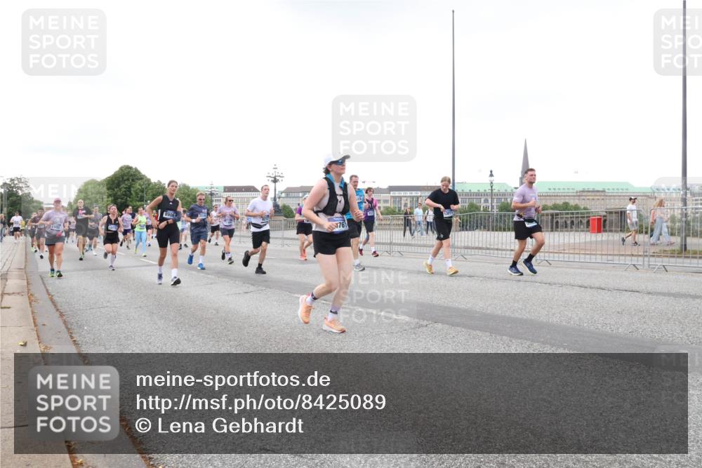 29.06.2025 - hella hamburg halbmarathon Lena Gebhardt http://msf.ph/oto/8425089 29.06.2025 10:53:30 Lombardsbrücke 8906, 58144, 76, 15, 1340, 1709, 1900, 1906, 1984, 2065, 2291, 2409, 2429, 3226, 4195, 4595, 4626, 4801, 5428, 5562, 5815, 5856, 5857, 6039, 6041, 6044, 6273, 6306, 6521, 6913, 6996, 7039, 7068, 7483, 7537, 7611, 7681, 7876, 7890, 8189, 8212, 8414, 8515, 8906, 9077, 9456, 9531, 9685, 9764, 9771, 9785, 10043, 10175, 10490, 10661, 11520, 11524, 12193, 12219, 12700, 13489, 13916, 13917, 14038, 16137 meine-sportfotos.de