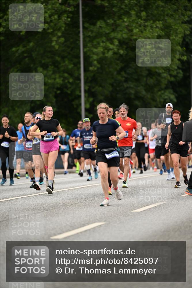 29.06.2025 - hella hamburg halbmarathon Dr. Thomas Lammeyer http://msf.ph/oto/8425097 29.06.2025 10:49:53 Kennedybrücke 1085, 1774, 2550, 2779, 2846, 2954, 3357, 3377, 3570, 3879, 3993, 4275, 4337, 4820, 5099, 5108, 5190, 5339, 5703, 5949, 6763, 7699, 7859, 7912, 8272, 8594, 9536, 10562, 10727, 11119, 11332 meine-sportfotos.de