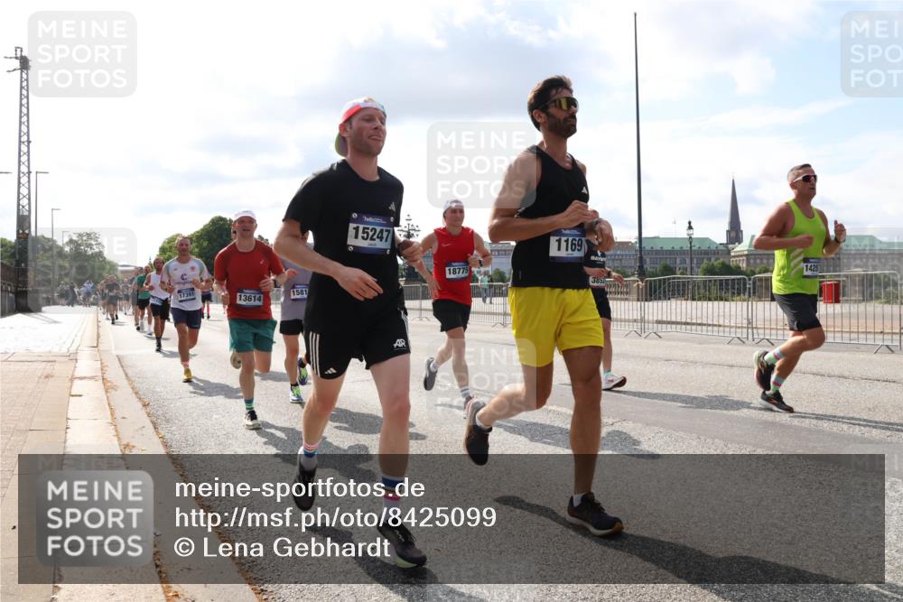 29.06.2025 - hella hamburg halbmarathon Lena Gebhardt http://msf.ph/oto/8425099 29.06.2025 09:52:28 Lombardsbrücke 17391, 13614, 1581, 0, 15247, 18775, 1169, 1425, 1057, 1139, 1169, 1220, 1353, 1415, 1468, 1512, 1604, 1613, 1631, 1763, 2189, 3109, 3124, 3305, 3618, 3697, 3852, 4497, 4565, 4871, 4915, 5007, 5011, 5047, 5231, 5336, 5477, 5690, 5987, 6373, 6550, 6705, 6711, 7067, 7185, 7191, 7432, 7451, 7710, 7865, 7961, 8564, 8852, 9348, 9444, 9547, 9659, 10493, 10741, 10796, 10978, 11062, 11495, 11679, 11779, 11821, 12046, 12438, 12772, 13403, 13614, 13728, 14257 meine-sportfotos.de
