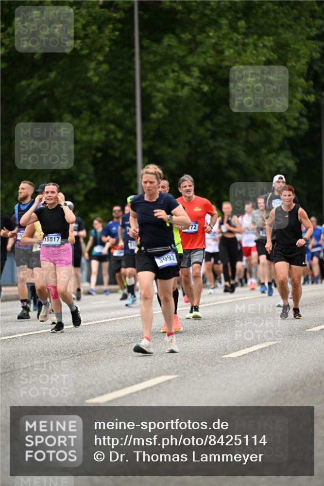 29.06.2025 - hella hamburg halbmarathon Dr. Thomas Lammeyer http://msf.ph/oto/8425114 29.06.2025 10:49:54 Kennedybrücke 1085, 1774, 2550, 2664, 2779, 2846, 2954, 3357, 3377, 3570, 3879, 3993, 4275, 4820, 5099, 5108, 5190, 5339, 5703, 5949, 6763, 7699, 7859, 7912, 8272, 8594, 9536, 10562, 10727, 11119, 11332 meine-sportfotos.de