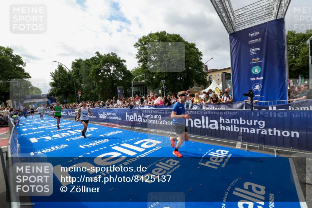 29.06.2025 - hella hamburg halbmarathon Zöllner http://msf.ph/oto/8425137 29.06.2025 10:34:22 Ziel 1002, 1080, 3005, 14784, 16417 meine-sportfotos.de
