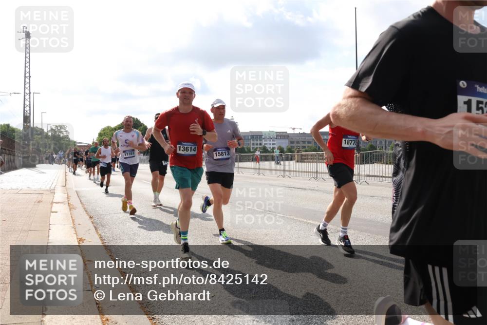 29.06.2025 - hella hamburg halbmarathon Lena Gebhardt http://msf.ph/oto/8425142 29.06.2025 09:52:29 Lombardsbrücke 11779, 17391, 15, 13614, 15813, 18775, 15, 1057, 1139, 1169, 1220, 1415, 1468, 1512, 1604, 1613, 1631, 1763, 2189, 3109, 3124, 3305, 3618, 3697, 3852, 4497, 4565, 4871, 4915, 5007, 5011, 5047, 5231, 5336, 5477, 5690, 6373, 6550, 6705, 6711, 7067, 7191, 7432, 7451, 7710, 7843, 7865, 7961, 8564, 8852, 9348, 9444, 9547, 9659, 10493, 10741, 10796, 10978, 11062, 11495, 11679, 11779, 11821, 12046, 12438, 12772, 13403, 13614, 13728, 14257 meine-sportfotos.de
