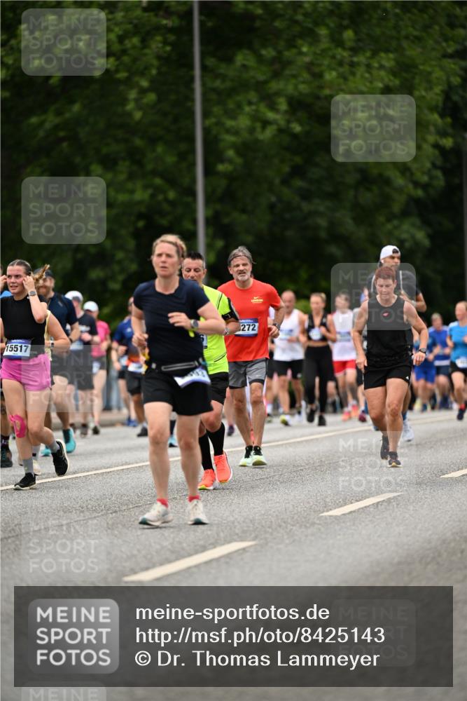 29.06.2025 - hella hamburg halbmarathon Dr. Thomas Lammeyer http://msf.ph/oto/8425143 29.06.2025 10:49:55 Kennedybrücke 1085, 1774, 2550, 2657, 2664, 2779, 2846, 2954, 3357, 3377, 3570, 3879, 3993, 4119, 4275, 4820, 5099, 5108, 5190, 5339, 5703, 5949, 6763, 7699, 7859, 7912, 8272, 8594, 9536, 10562, 10727, 11119, 11332 meine-sportfotos.de