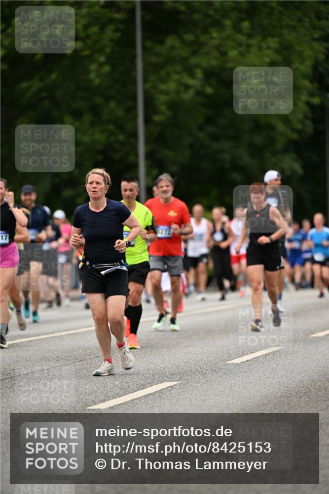 29.06.2025 - hella hamburg halbmarathon Dr. Thomas Lammeyer http://msf.ph/oto/8425153 29.06.2025 10:49:55 Kennedybrücke 1085, 1774, 2550, 2657, 2664, 2779, 2846, 2954, 3357, 3377, 3570, 3879, 3993, 4119, 4275, 4820, 5099, 5108, 5190, 5339, 5703, 5949, 6763, 7699, 7859, 7912, 8272, 8594, 9536, 10562, 10727, 11119, 11332 meine-sportfotos.de