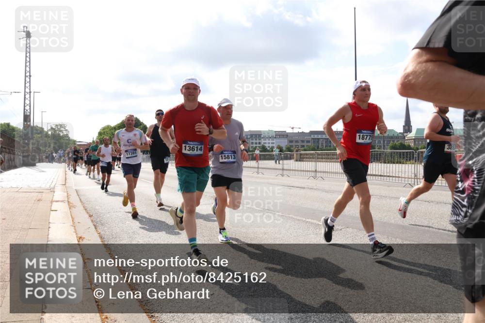 29.06.2025 - hella hamburg halbmarathon Lena Gebhardt http://msf.ph/oto/8425162 29.06.2025 09:52:29 Lombardsbrücke 11779, 17391, 13614, 15813, 18775, 385, 1057, 1139, 1169, 1220, 1415, 1468, 1512, 1604, 1613, 1631, 1763, 2189, 3109, 3124, 3305, 3618, 3697, 3852, 4497, 4565, 4871, 4915, 5007, 5011, 5047, 5231, 5336, 5477, 5690, 6373, 6550, 6705, 6711, 7067, 7191, 7432, 7451, 7710, 7843, 7865, 7961, 8564, 8852, 9348, 9444, 9547, 9659, 10493, 10741, 10796, 10978, 11062, 11495, 11679, 11779, 11821, 12046, 12438, 12772, 13403, 13614, 13728, 14257 meine-sportfotos.de