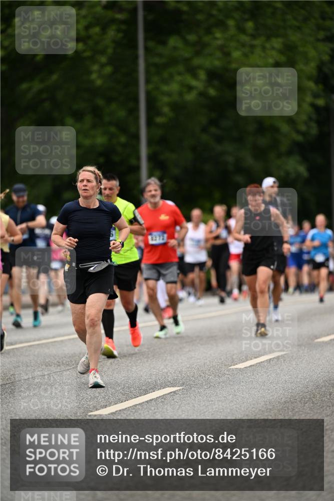 29.06.2025 - hella hamburg halbmarathon Dr. Thomas Lammeyer http://msf.ph/oto/8425166 29.06.2025 10:49:55 Kennedybrücke 1085, 1774, 2550, 2657, 2664, 2779, 2846, 2954, 3357, 3377, 3570, 3879, 3993, 4119, 4275, 4820, 5099, 5108, 5190, 5339, 5703, 5949, 6763, 7699, 7859, 7912, 8272, 8594, 9536, 10562, 10727, 11119, 11332 meine-sportfotos.de
