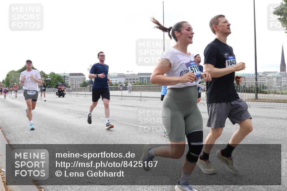 29.06.2025 - hella hamburg halbmarathon Lena Gebhardt http://msf.ph/oto/8425167 29.06.2025 10:28:41 Lombardsbrücke 6102, 5718, 2014, 1043, 1518, 1557, 1869, 3445, 3717, 4362, 4700, 4834, 5167, 5249, 5250, 5604, 5718, 5903, 5939, 6102, 6418, 7667, 7980, 8327, 8560, 9642, 9653, 9654, 9716, 9855, 10068, 10434, 13045, 13296, 13400, 14017, 14205, 15143, 15256, 15452, 15453, 16125, 16643, 18293, 18604, 19180 meine-sportfotos.de