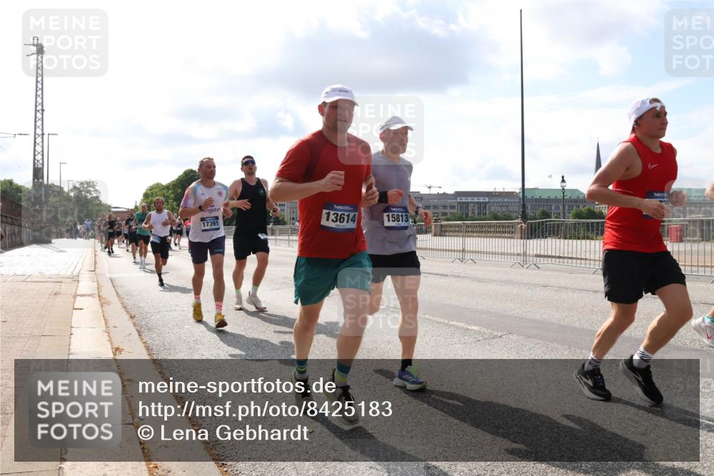 29.06.2025 - hella hamburg halbmarathon Lena Gebhardt http://msf.ph/oto/8425183 29.06.2025 09:52:29 Lombardsbrücke 17391, 13614, 15813, 1057, 1139, 1169, 1220, 1415, 1468, 1512, 1604, 1613, 1631, 1763, 2189, 3109, 3124, 3305, 3618, 3697, 3852, 4497, 4565, 4871, 4915, 5007, 5011, 5047, 5231, 5336, 5477, 5690, 6373, 6550, 6705, 6711, 7067, 7191, 7432, 7451, 7710, 7843, 7865, 7961, 8564, 8852, 9348, 9444, 9547, 9659, 10493, 10741, 10796, 10978, 11062, 11495, 11679, 11779, 11821, 12046, 12438, 12772, 13403, 13614, 13728, 14257 meine-sportfotos.de