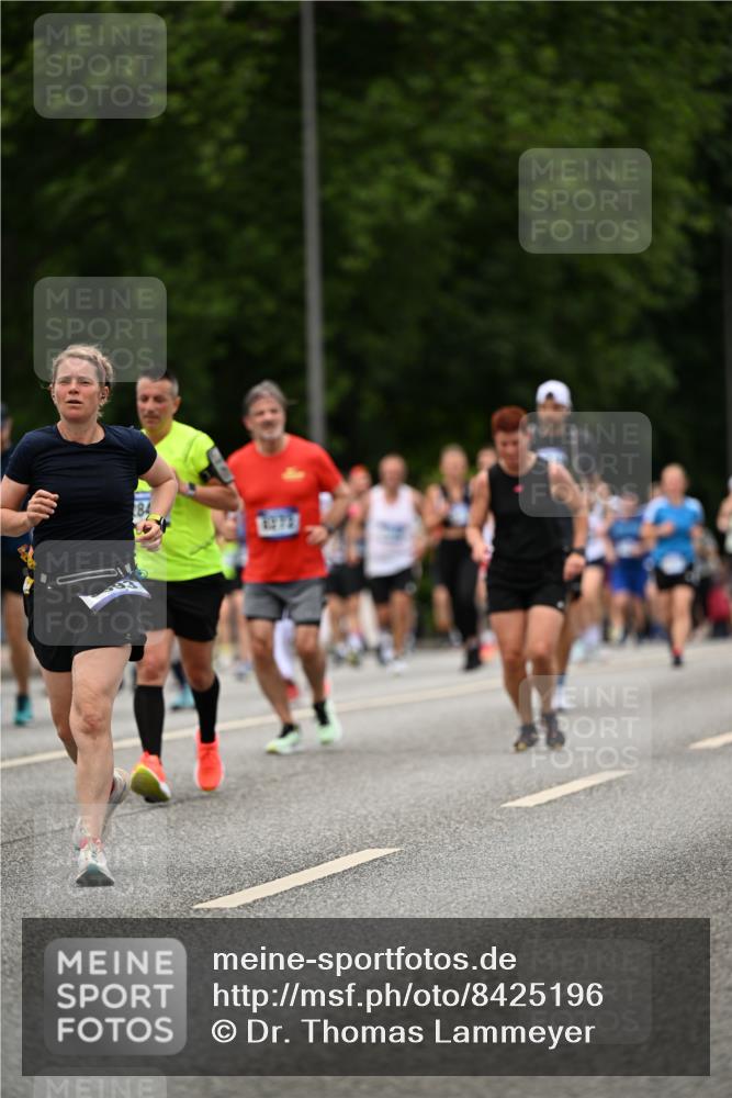 29.06.2025 - hella hamburg halbmarathon Dr. Thomas Lammeyer http://msf.ph/oto/8425196 29.06.2025 10:49:56 Kennedybrücke 1085, 1774, 2550, 2657, 2664, 2779, 2846, 2954, 3357, 3377, 3879, 3993, 4119, 4820, 5099, 5108, 5190, 5339, 5703, 5949, 6763, 7699, 7859, 7912, 8272, 8594, 9536, 10562, 10727, 11119, 11332 meine-sportfotos.de