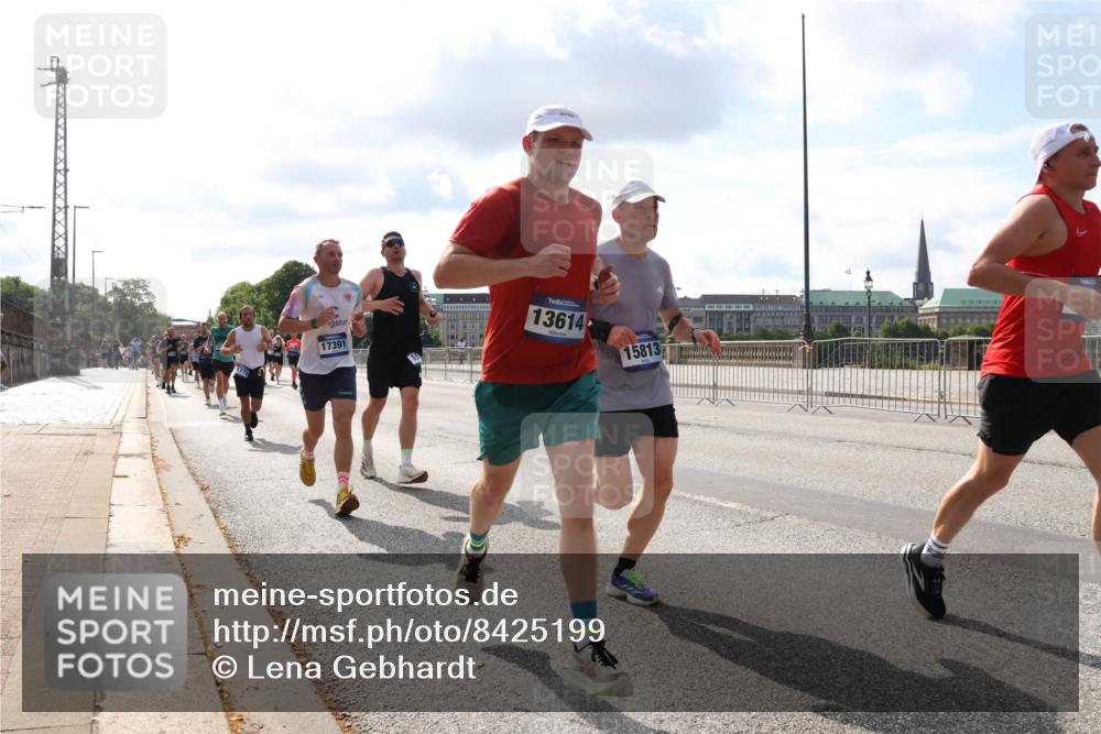29.06.2025 - hella hamburg halbmarathon Lena Gebhardt http://msf.ph/oto/8425199 29.06.2025 09:52:29 Lombardsbrücke 17391, 13614, 15813, 1057, 1139, 1169, 1220, 1415, 1468, 1512, 1604, 1613, 1631, 1763, 2189, 3109, 3124, 3305, 3618, 3697, 3852, 4497, 4565, 4871, 4915, 5007, 5011, 5047, 5231, 5336, 5477, 5690, 6373, 6550, 6705, 6711, 7067, 7191, 7432, 7451, 7710, 7843, 7865, 7961, 8564, 8852, 9348, 9444, 9547, 9659, 10493, 10741, 10796, 10978, 11062, 11495, 11679, 11779, 11821, 12046, 12438, 12772, 13403, 13614, 13728, 14257 meine-sportfotos.de