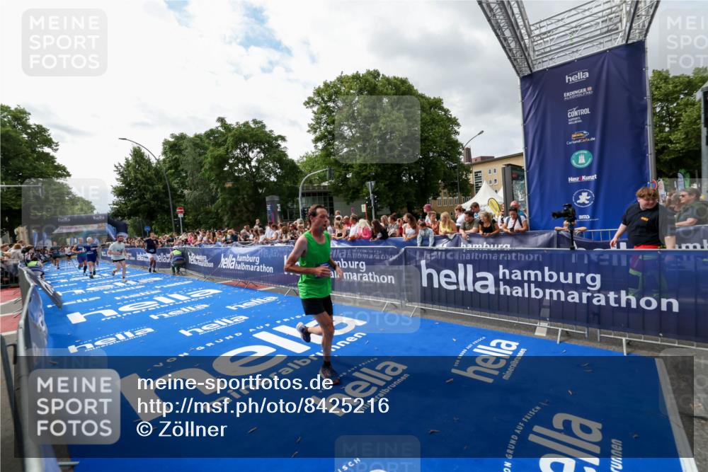 29.06.2025 - hella hamburg halbmarathon Zöllner http://msf.ph/oto/8425216 29.06.2025 10:34:25 Ziel 1002, 5550, 9686, 14784, 16417, 18099 meine-sportfotos.de