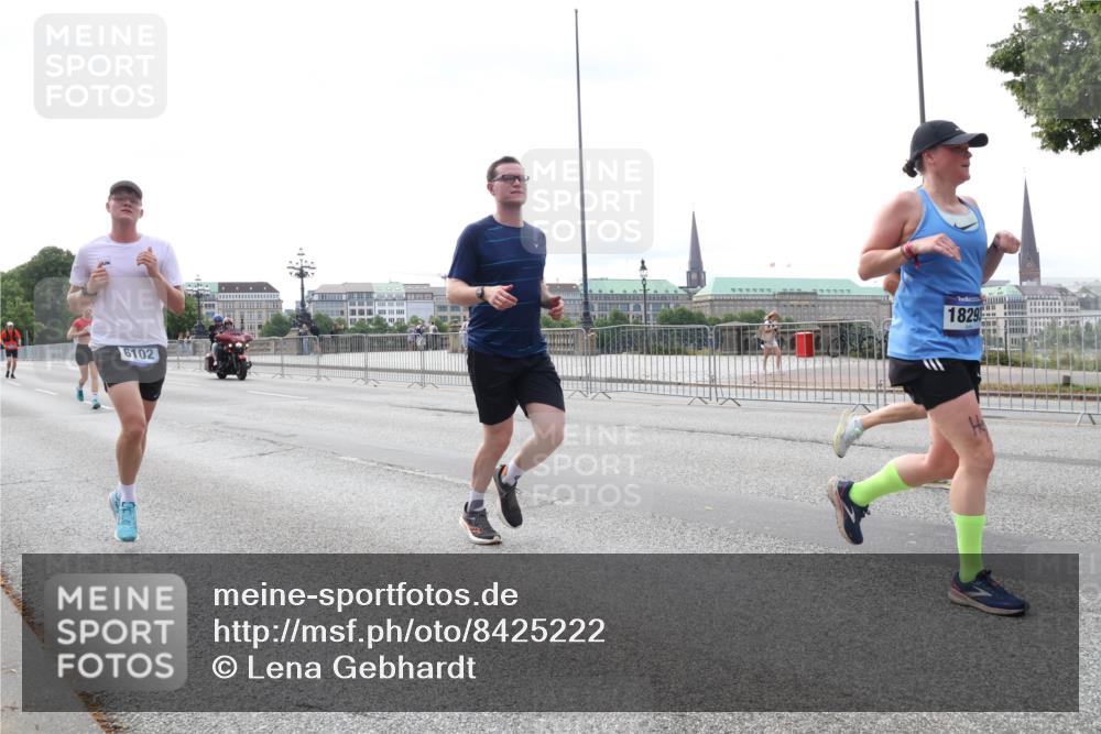 29.06.2025 - hella hamburg halbmarathon Lena Gebhardt http://msf.ph/oto/8425222 29.06.2025 10:28:42 Lombardsbrücke 6102, 1829, 1518, 1557, 1869, 3445, 3717, 4362, 4700, 4834, 5167, 5249, 5250, 5604, 5718, 5903, 5939, 6102, 6418, 7667, 7980, 8327, 8560, 9642, 9653, 9654, 9716, 9855, 10068, 10434, 13045, 13296, 13400, 14205, 15143, 15256, 15452, 15453, 16125, 16643, 18293, 18604, 19180 meine-sportfotos.de