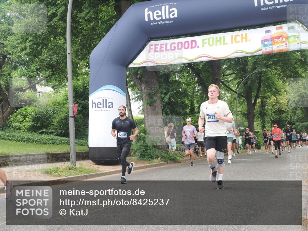 29.06.2025 - hella hamburg halbmarathon KatJ http://msf.ph/oto/8425237 29.06.2025 10:39:16 Zwischen KM18-KM19 1098, 2397, 2818, 4967, 6286, 8139 meine-sportfotos.de