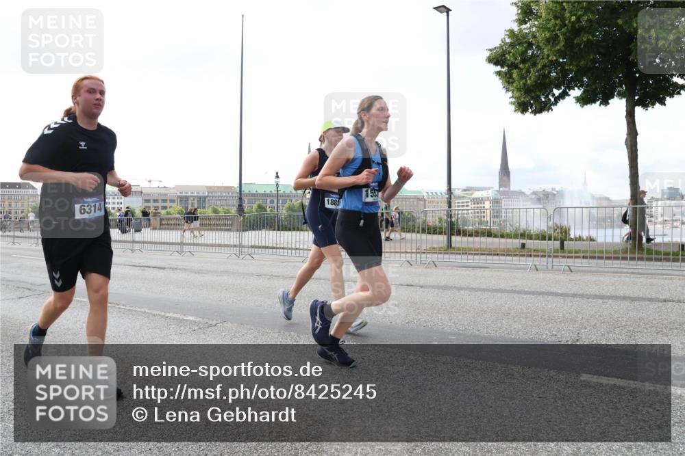 29.06.2025 - hella hamburg halbmarathon Lena Gebhardt http://msf.ph/oto/8425245 29.06.2025 10:06:25 Lombardsbrücke 6314, 1883, 533, 1245, 1448, 1766, 1842, 3062, 4169, 4542, 4666, 4868, 5431, 5807, 5951, 6014, 6314, 6664, 7138, 7741, 8051, 8290, 8316, 9361, 9560, 10214, 10297, 10736, 10781, 10886, 12371, 13042, 13054, 13475, 13481, 13863, 14369, 14607, 14987, 15113, 15145, 15229, 15377, 15462, 15537, 15766, 15772, 15858, 16441, 16687, 16933, 17059, 17239, 17746, 18042, 18575, 18577, 18652, 18768, 18828, 18857, 18910, 18913, 18966 meine-sportfotos.de