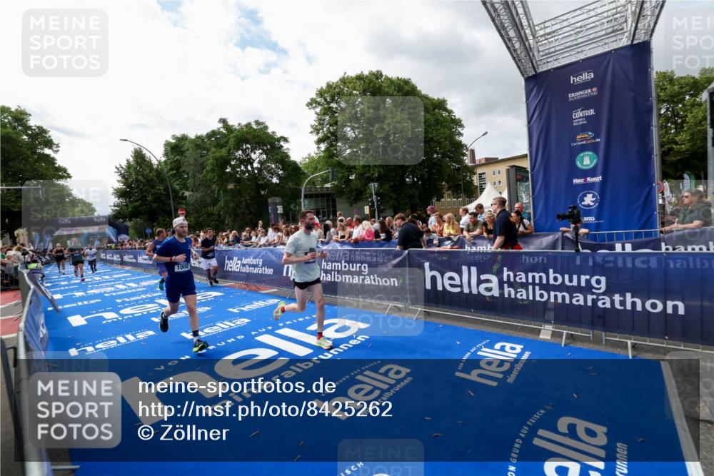 29.06.2025 - hella hamburg halbmarathon Zöllner http://msf.ph/oto/8425262 29.06.2025 10:34:28 Ziel 1002, 5550, 6305, 9686, 13618, 16417, 18099 meine-sportfotos.de