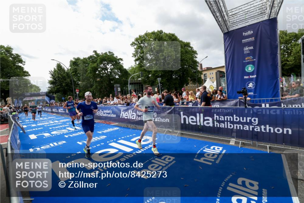 29.06.2025 - hella hamburg halbmarathon Zöllner http://msf.ph/oto/8425273 29.06.2025 10:34:28 Ziel 1002, 5550, 6305, 9686, 13618, 16417, 18099 meine-sportfotos.de