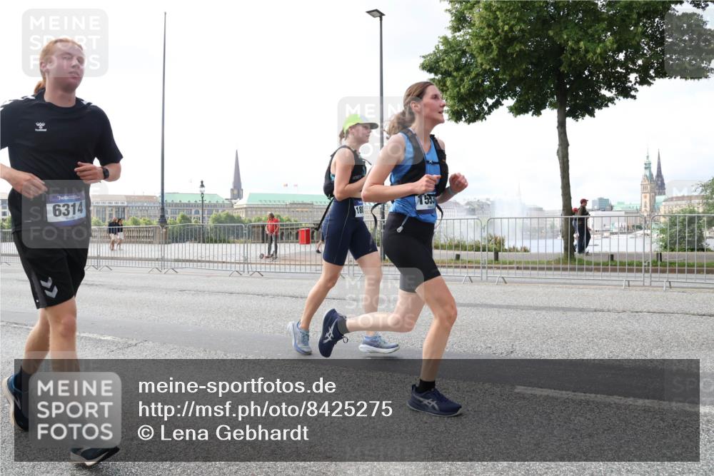 29.06.2025 - hella hamburg halbmarathon Lena Gebhardt http://msf.ph/oto/8425275 29.06.2025 10:06:26 Lombardsbrücke 6314, 188, 1245, 1766, 1842, 3062, 4542, 4666, 4868, 5431, 5807, 5951, 6014, 6314, 6664, 7138, 7741, 8051, 8290, 8316, 9361, 9560, 10214, 10297, 10736, 10781, 10886, 12371, 13042, 13054, 13475, 13481, 13863, 14369, 14607, 14987, 15113, 15145, 15229, 15377, 15462, 15537, 15766, 15772, 15858, 16441, 16687, 16933, 17059, 17239, 17746, 18042, 18381, 18575, 18577, 18652, 18768, 18828, 18857, 18910, 18913, 18966 meine-sportfotos.de