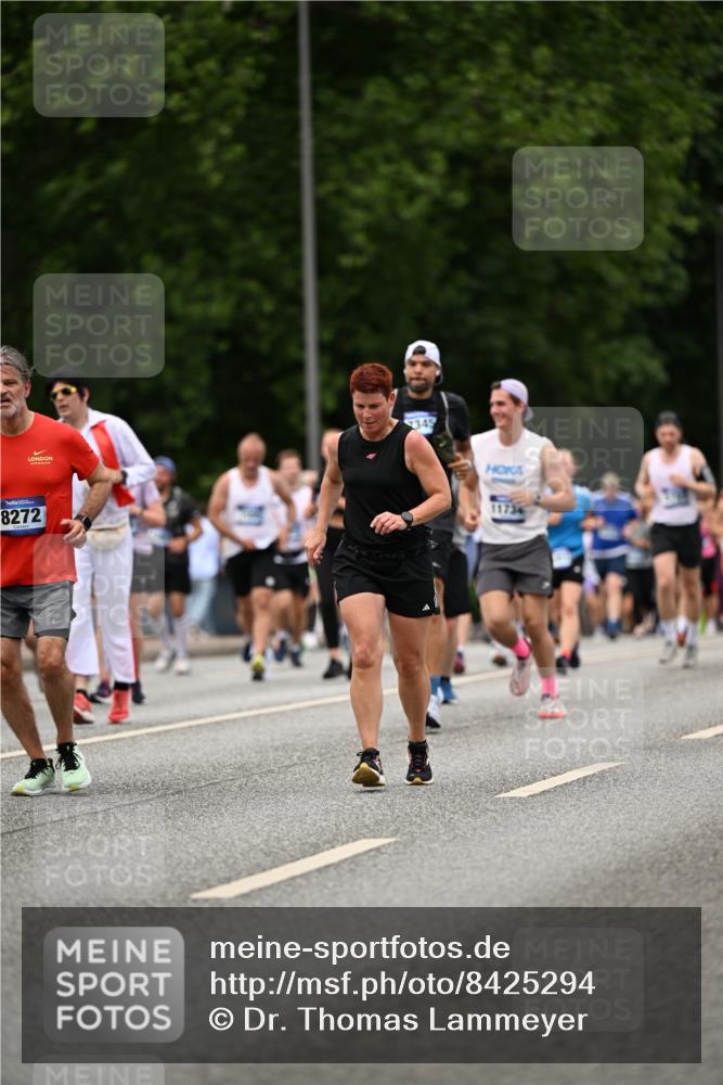 29.06.2025 - hella hamburg halbmarathon Dr. Thomas Lammeyer http://msf.ph/oto/8425294 29.06.2025 10:49:58 Kennedybrücke 1085, 1465, 1774, 2550, 2657, 2664, 2779, 2846, 2954, 3357, 3377, 3879, 3993, 4119, 4820, 5099, 5108, 5190, 5339, 5703, 6763, 7699, 7859, 7912, 8272, 8594, 9536, 10562, 10727, 11119, 11332 meine-sportfotos.de