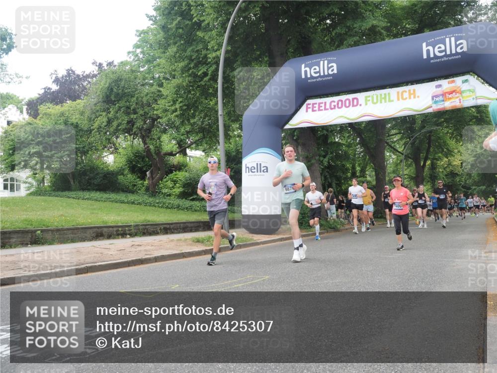 29.06.2025 - hella hamburg halbmarathon KatJ http://msf.ph/oto/8425307 29.06.2025 10:39:19 Zwischen KM18-KM19 1098, 7409, 8139 meine-sportfotos.de
