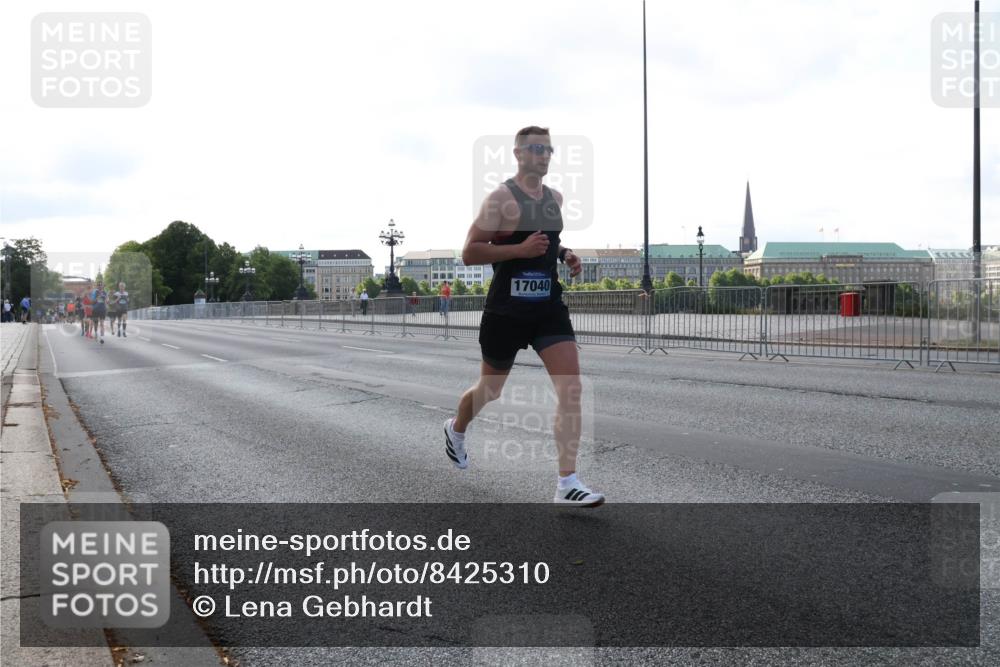 29.06.2025 - hella hamburg halbmarathon Lena Gebhardt http://msf.ph/oto/8425310 29.06.2025 09:43:43 Lombardsbrücke 17040, 1271, 2075, 2180, 2203, 2483, 3189, 3379, 6090, 7380, 8318, 8376, 9565, 9767, 9804, 10351, 10867, 11150, 13374, 13941, 14757, 15023, 15136, 15483, 15671, 17040, 17893, 18328, 18693, 18695, 18763, 18832, 18989 meine-sportfotos.de