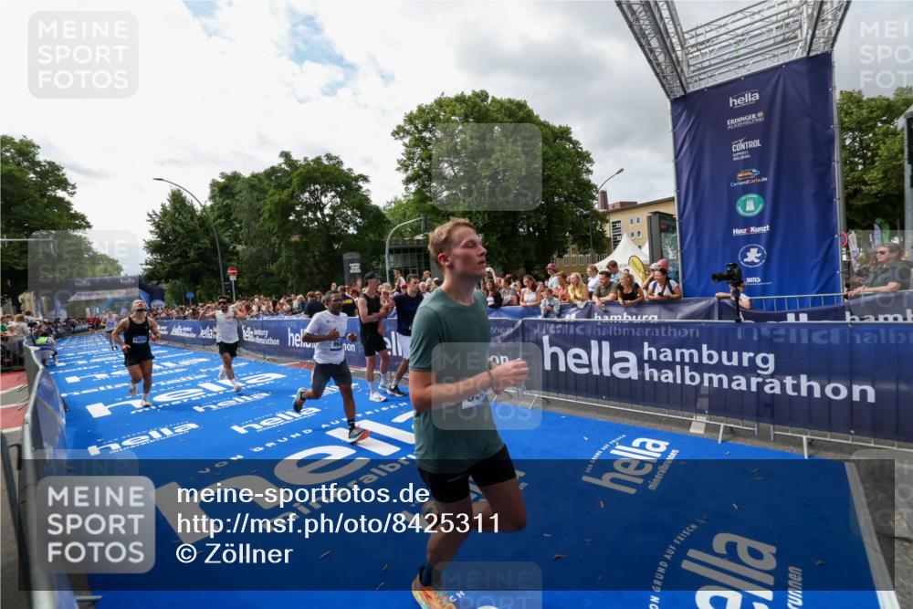 29.06.2025 - hella hamburg halbmarathon Zöllner http://msf.ph/oto/8425311 29.06.2025 10:34:32 Ziel 1644, 5550, 6305, 7534, 9686, 11230, 13618, 18099 meine-sportfotos.de