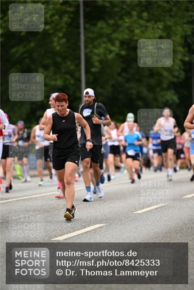 29.06.2025 - hella hamburg halbmarathon Dr. Thomas Lammeyer http://msf.ph/oto/8425333 29.06.2025 10:49:59 Kennedybrücke 1085, 1465, 1774, 2550, 2657, 2664, 2779, 2846, 2954, 2965, 3357, 3377, 3879, 3993, 4119, 4820, 5099, 5108, 5190, 5339, 5703, 5914, 6763, 7699, 7859, 7912, 8272, 8594, 9536, 10562, 10727, 11119, 11332 meine-sportfotos.de
