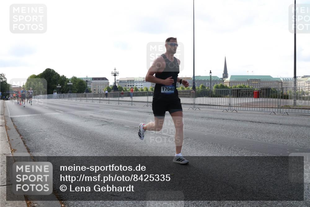 29.06.2025 - hella hamburg halbmarathon Lena Gebhardt http://msf.ph/oto/8425335 29.06.2025 09:43:43 Lombardsbrücke 17040, 1271, 2075, 2180, 2203, 2483, 3189, 3379, 6090, 7380, 8318, 8376, 9565, 9767, 9804, 10351, 10867, 11150, 13374, 13941, 14757, 15023, 15136, 15483, 15671, 17040, 17893, 18328, 18693, 18695, 18763, 18832, 18989 meine-sportfotos.de