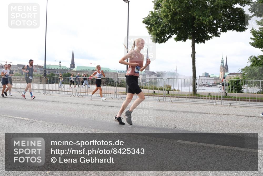 29.06.2025 - hella hamburg halbmarathon Lena Gebhardt http://msf.ph/oto/8425343 29.06.2025 10:19:17 Lombardsbrücke 19081, 1145, 1332, 1349, 1708, 1718, 1755, 2017, 2096, 2311, 2589, 2795, 2802, 2812, 2895, 2993, 2995, 3026, 3105, 3118, 3446, 3631, 4718, 4722, 4845, 4979, 5034, 5035, 5080, 5098, 5123, 5178, 5264, 5266, 5323, 5429, 5449, 5849, 6194, 6249, 6413, 6477, 6482, 6542, 6736, 6939, 7051, 7143, 7252, 8537, 8575, 8761, 8778, 8780, 9252, 9270, 9272, 9549, 9652, 9756, 9757, 9856, 10037, 10039, 10124, 10129, 10467, 10816 meine-sportfotos.de
