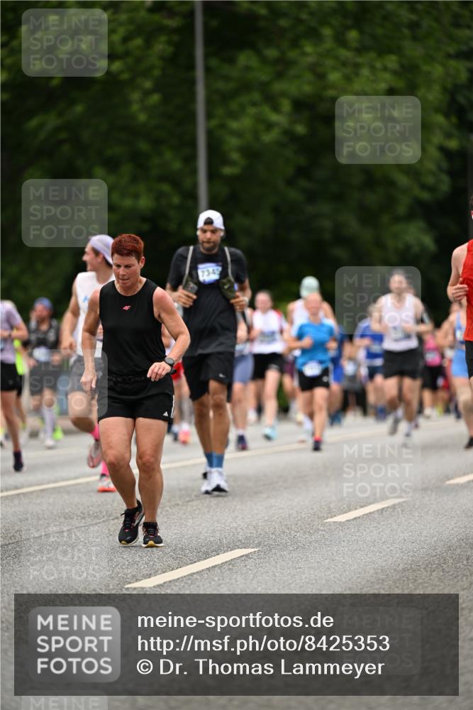 29.06.2025 - hella hamburg halbmarathon Dr. Thomas Lammeyer http://msf.ph/oto/8425353 29.06.2025 10:49:59 Kennedybrücke 1085, 1465, 1774, 2550, 2657, 2664, 2779, 2846, 2954, 2965, 3357, 3377, 3879, 3993, 4119, 4820, 5099, 5108, 5190, 5339, 5703, 5914, 6763, 7699, 7859, 7912, 8272, 8594, 9536, 10562, 10727, 11119, 11332 meine-sportfotos.de