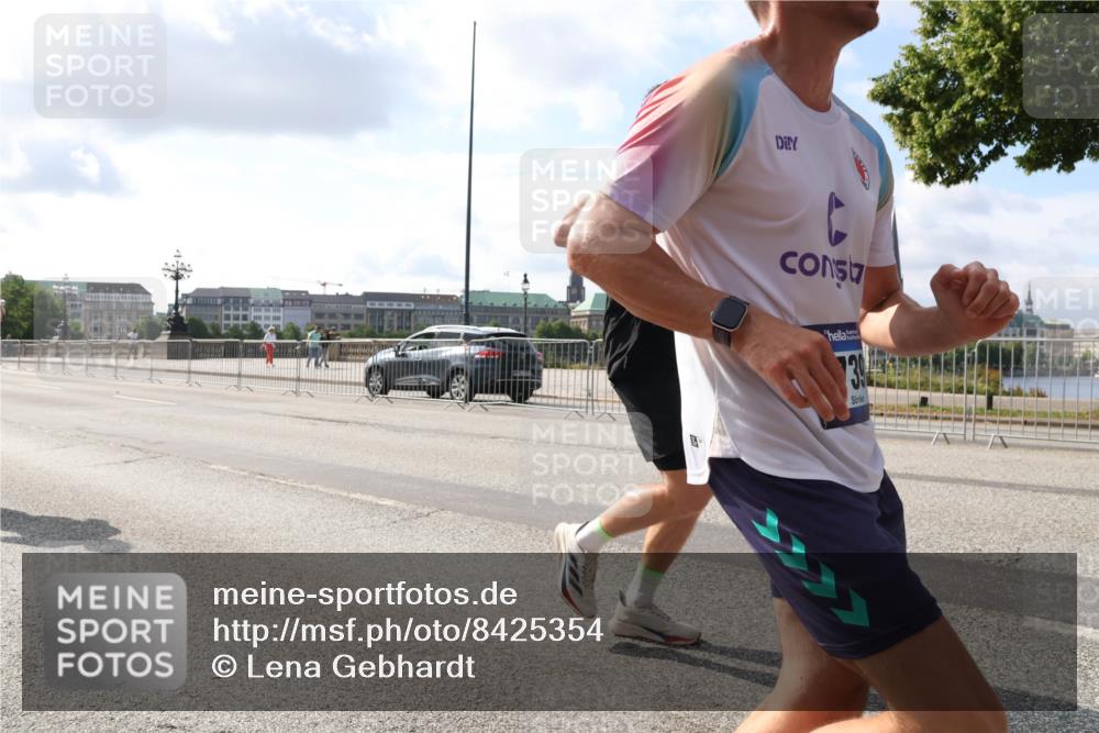 29.06.2025 - hella hamburg halbmarathon Lena Gebhardt http://msf.ph/oto/8425354 29.06.2025 09:52:31 Lombardsbrücke 1057, 1139, 1169, 1176, 1220, 1415, 1468, 1512, 1604, 1613, 1631, 1763, 2189, 3109, 3124, 3305, 3618, 3852, 4080, 4497, 4565, 4871, 4915, 5007, 5011, 5231, 5336, 5477, 5690, 6373, 6550, 6711, 7067, 7191, 7432, 7451, 7710, 7843, 7865, 7961, 8564, 8852, 9348, 9444, 9547, 9659, 10493, 10741, 10796, 11062, 11495, 11679, 11779, 11821, 12046, 12438, 12772, 13403, 13614, 13728, 14257 meine-sportfotos.de