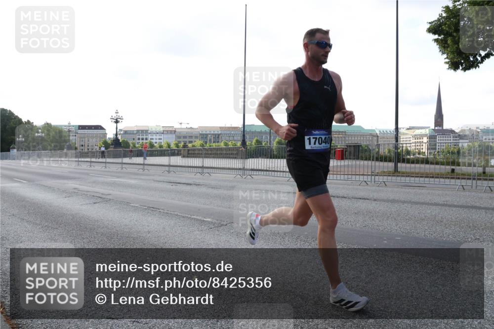 29.06.2025 - hella hamburg halbmarathon Lena Gebhardt http://msf.ph/oto/8425356 29.06.2025 09:43:43 Lombardsbrücke 17040, 1271, 2075, 2180, 2203, 2483, 3189, 3379, 6090, 7380, 8318, 8376, 9565, 9767, 9804, 10351, 10867, 11150, 13374, 13941, 14757, 15023, 15136, 15483, 15671, 17040, 17893, 18328, 18693, 18695, 18763, 18832, 18989 meine-sportfotos.de