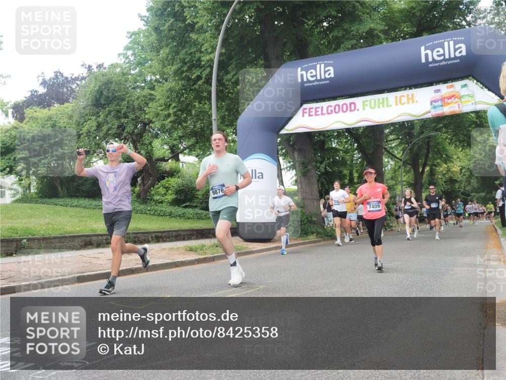 29.06.2025 - hella hamburg halbmarathon KatJ http://msf.ph/oto/8425358 29.06.2025 10:39:19 Zwischen KM18-KM19 1098, 7409, 8139 meine-sportfotos.de