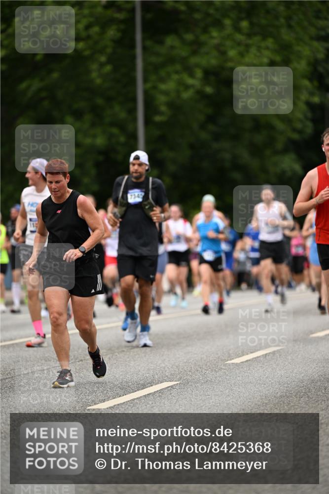 29.06.2025 - hella hamburg halbmarathon Dr. Thomas Lammeyer http://msf.ph/oto/8425368 29.06.2025 10:50:00 Kennedybrücke 1085, 1465, 1774, 2550, 2657, 2664, 2779, 2846, 2954, 2965, 3357, 3377, 3879, 3993, 4119, 4820, 5108, 5190, 5339, 5703, 5914, 6763, 7699, 7859, 7912, 8272, 8594, 9536, 10562, 10727, 11119, 11332 meine-sportfotos.de