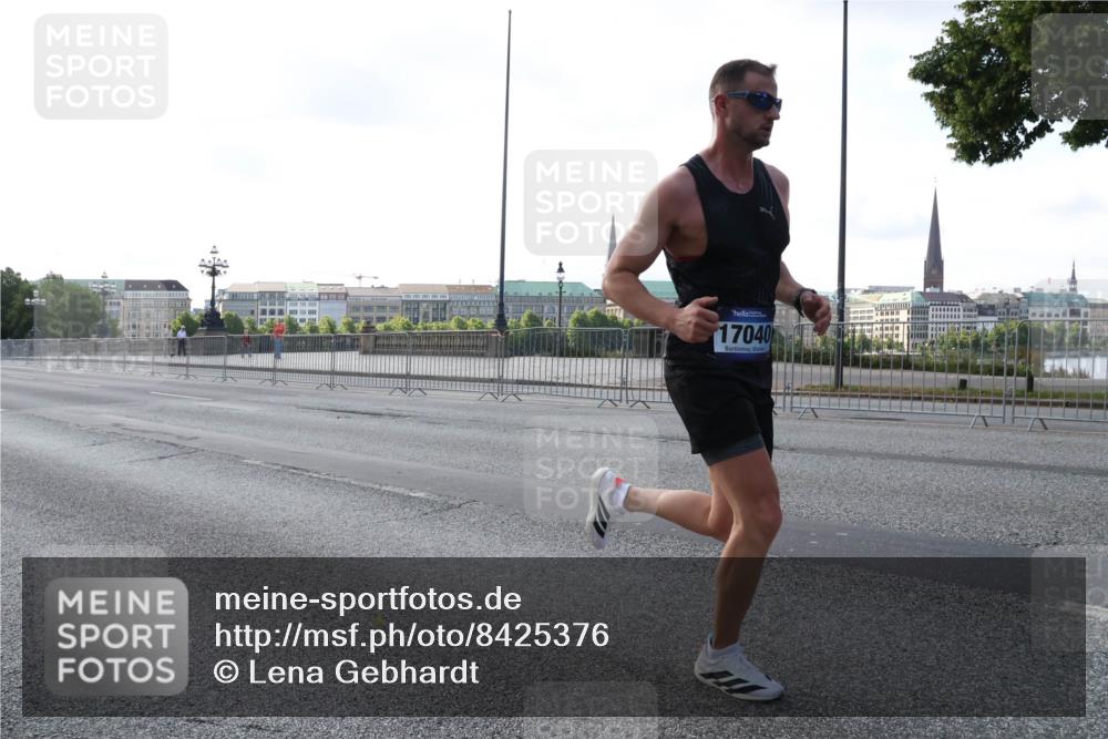 29.06.2025 - hella hamburg halbmarathon Lena Gebhardt http://msf.ph/oto/8425376 29.06.2025 09:43:43 Lombardsbrücke 17040, 1271, 2075, 2180, 2203, 2483, 3189, 3379, 6090, 7380, 8318, 8376, 9565, 9767, 9804, 10351, 10867, 11150, 13374, 13941, 14757, 15023, 15136, 15483, 15671, 17040, 17893, 18328, 18693, 18695, 18763, 18832, 18989 meine-sportfotos.de